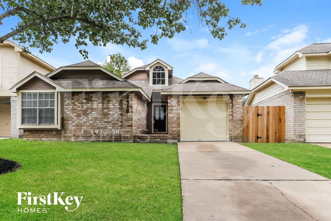 8418 Elm Lake Dr in Houston, TX - Building Photo