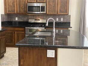 3826 Discovery Creek Ave in North Las Vegas, NV - Building Photo - Building Photo