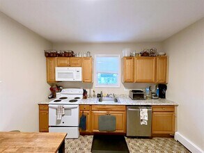 714 Broadway, Unit 2 in Somerville, MA - Building Photo - Building Photo