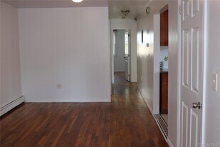 55 Wyona St in Brooklyn, NY - Building Photo