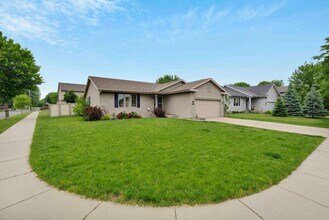 3670 Sabertooth Trail in Madison, WI - Building Photo - Building Photo