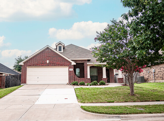 1313 Concho Trail in Mansfield, TX - Foto de edificio - Building Photo