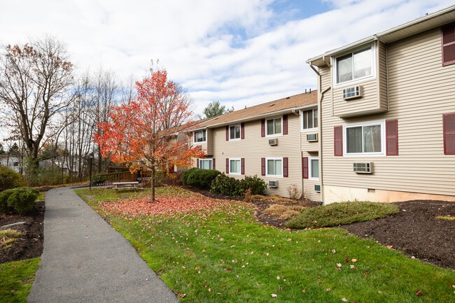 Applewood Acres in Clarks Summit, PA - Foto de edificio - Building Photo