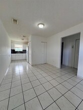 227 E 7th St in Hialeah, FL - Building Photo - Building Photo