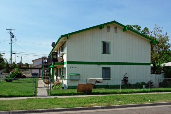 3340 E Clay Ave in Fresno, CA - Foto de edificio - Building Photo