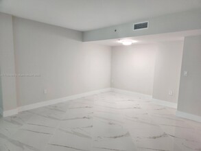 9066 SW 73rd Ct, Unit 905 in Miami, FL - Building Photo - Building Photo