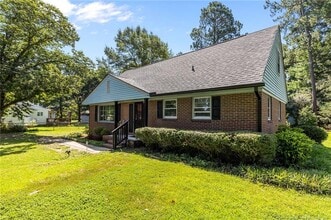 13520 Oakwood Dr in Laurinburg, NC - Building Photo - Building Photo