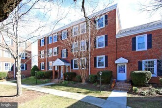 2873 S Buchanan St in Arlington, VA - Building Photo - Building Photo