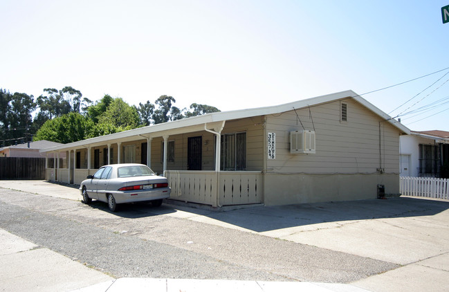 3-9 DiMaggio Ave in Pittsburg, CA - Building Photo - Building Photo