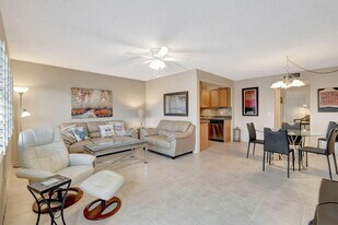 4050 Cornwall C in Boca Raton, FL - Building Photo