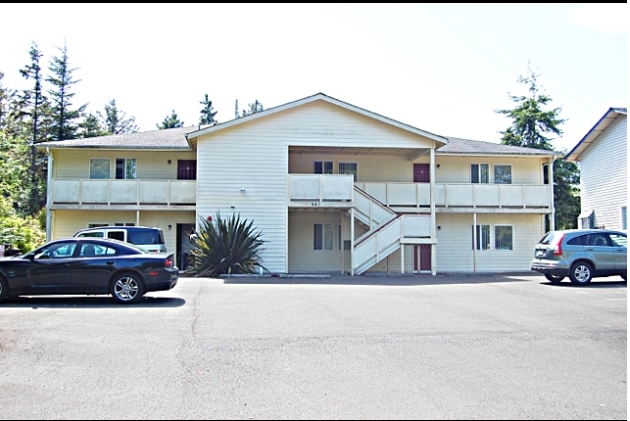 661 Sunset Ave NE in Ocean Shores, WA - Building Photo