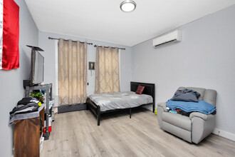 1421 Dekalb Ave in Brooklyn, NY - Building Photo - Interior Photo