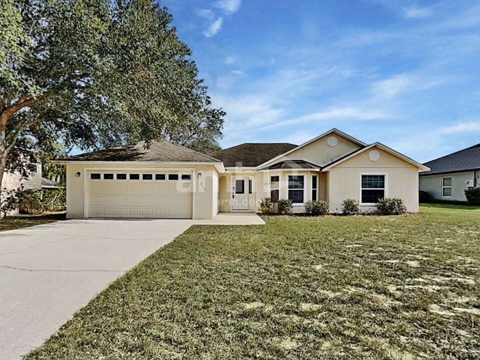 315 Morningview Dr in Eustis, FL - Foto de edificio