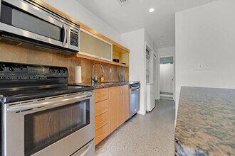2125 NE 14th Ave in Wilton Manors, FL - Building Photo - Building Photo
