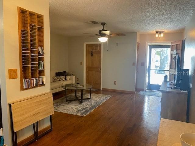 2027 Dover Ct in Oldsmar, FL - Building Photo - Building Photo
