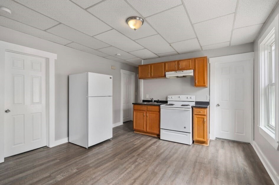 34 Esther St in Worcester, MA - Building Photo