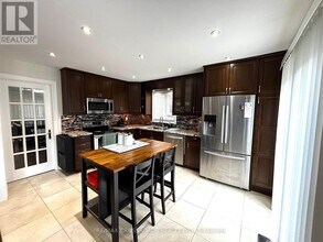 6439 Longspur Rd in Mississauga, ON - Building Photo - Building Photo