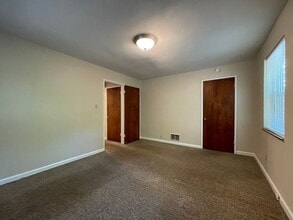1191 Groesbeck Rd in Cincinnati, OH - Building Photo - Building Photo