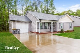 2065 Samantha Dr in Kannapolis, NC - Foto de edificio - Building Photo
