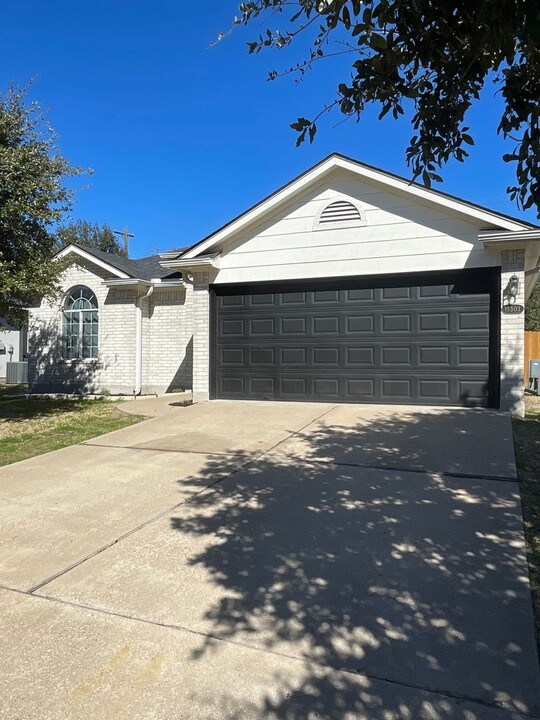 15303 Faircrest court in College Station, TX - Building Photo