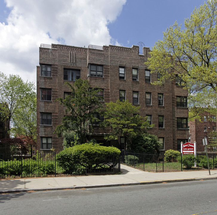 Munn Chester Garden Apartments in East Orange, NJ - Building Photo