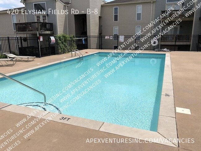 420 Elysian Fields Rd in Nashville, TN - Foto de edificio - Building Photo