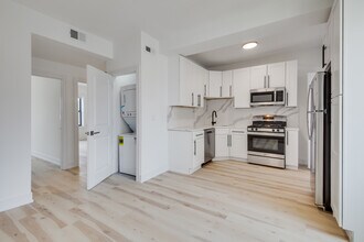 1906 N Whipple St, Unit 103 in Chicago, IL - Building Photo - Building Photo