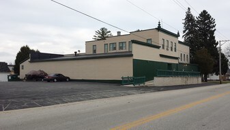 506 Forest Home Dr in Francis Creek, WI - Building Photo