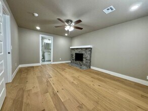 906 N 8th St in Rogers, AR - Building Photo - Building Photo