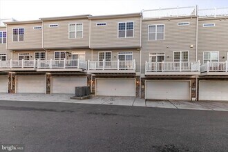 7206 Wood Mdw Wy in Lanham, MD - Foto de edificio - Building Photo