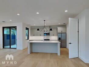 1119 Mahan Dr in Austin, TX - Foto de edificio - Building Photo