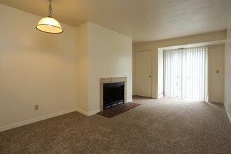 Westover Gardens Apartments in Denver, CO - Building Photo - Building Photo