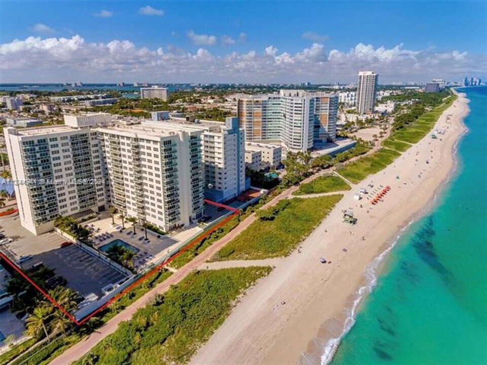 6917 Collins Ave in Miami Beach, FL - Foto de edificio