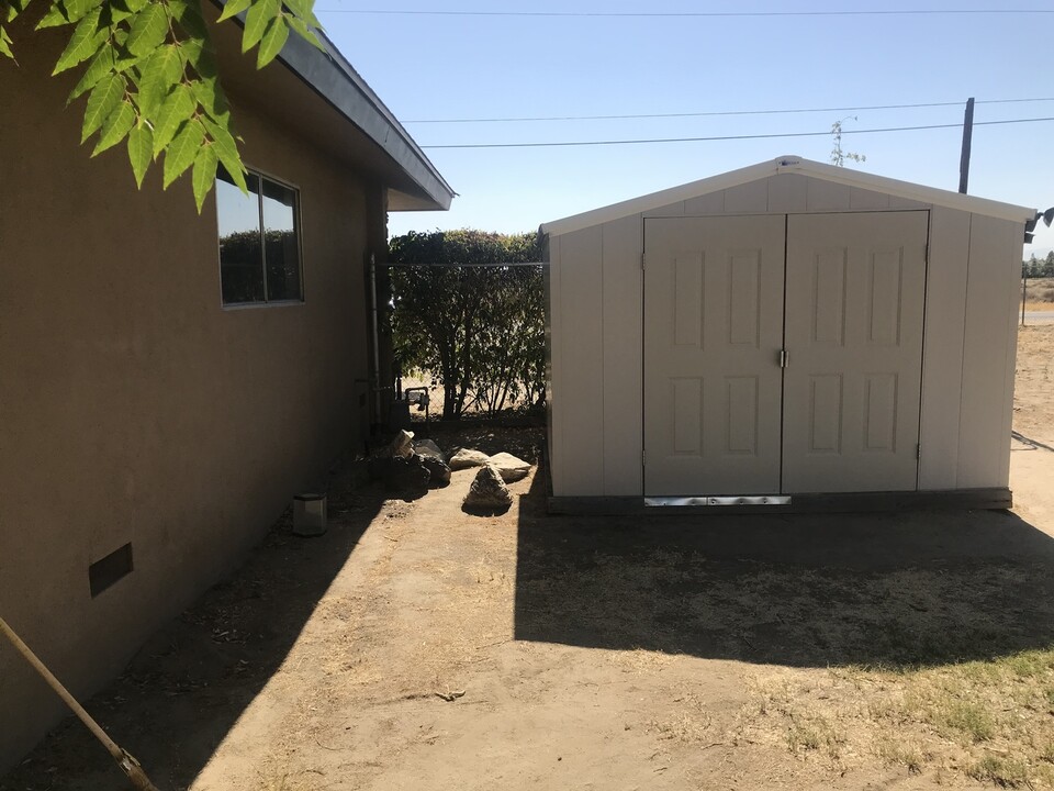2761 Jenkins Rd in Bakersfield, CA - Building Photo
