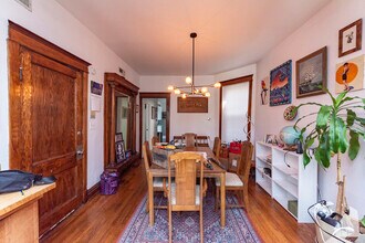 1227 N Rockwell St, Unit 2 in Chicago, IL - Foto de edificio - Building Photo