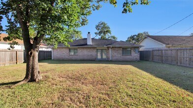 11110 Holly Hill Ln in Houston, TX - Building Photo - Building Photo