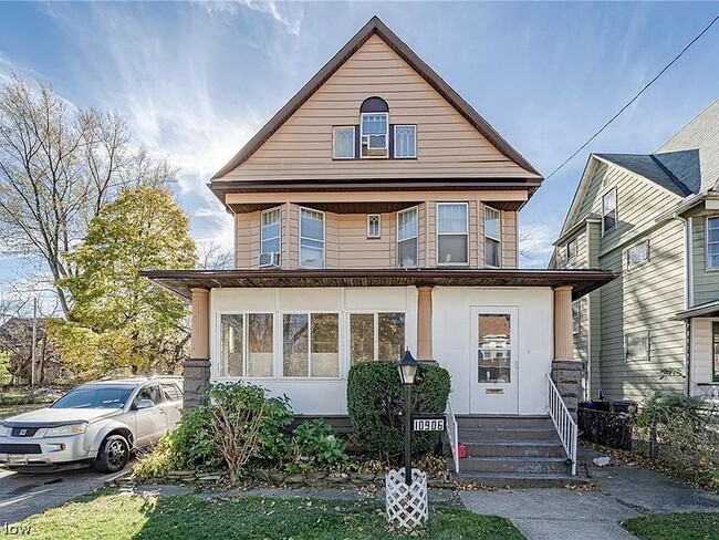 property at 10906 Grantwood Ave