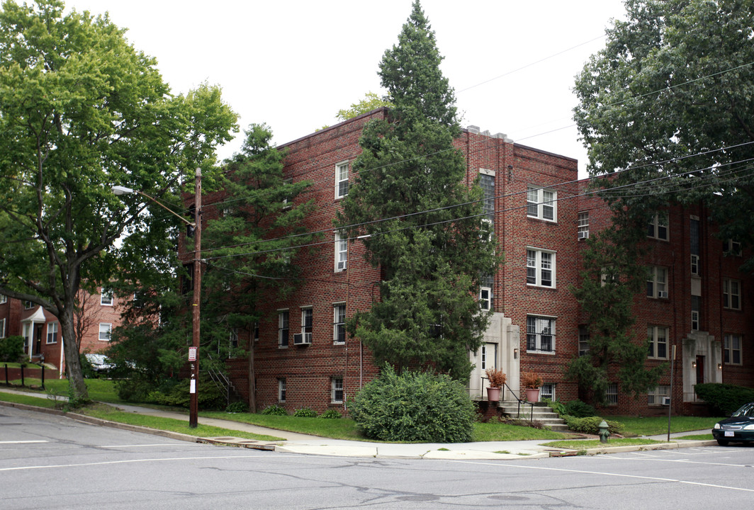 6437 14th St NW in Washington, DC - Foto de edificio