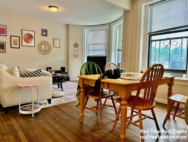 1942 Beacon St, Unit 1