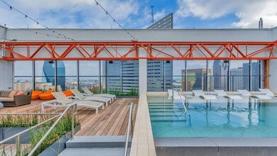1016 Elm St, Unit SI ID1436514P in Dallas, TX - Foto de edificio - Building Photo