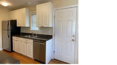 75 Mystic St in Arlington, MA - Foto de edificio - Building Photo