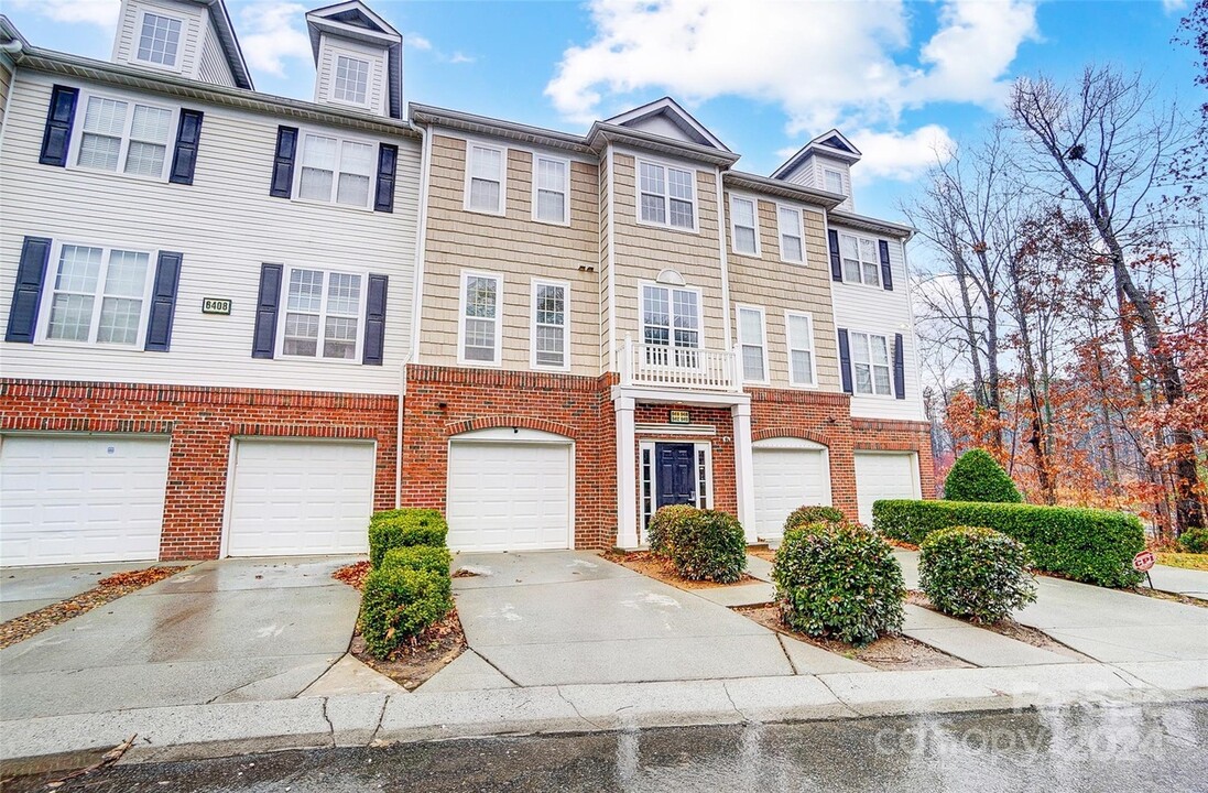 6412 Park Pond Dr, Unit Unit2 in Charlotte, NC - Foto de edificio