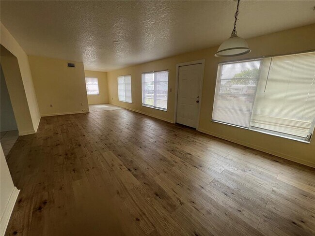 4045 Conway Blvd in Port Charlotte, FL - Building Photo - Building Photo