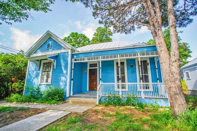 627 E Guenther St in San Antonio, TX - Building Photo - Building Photo