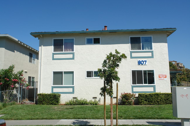 807 Farm Dr in San Jose, CA - Building Photo - Building Photo