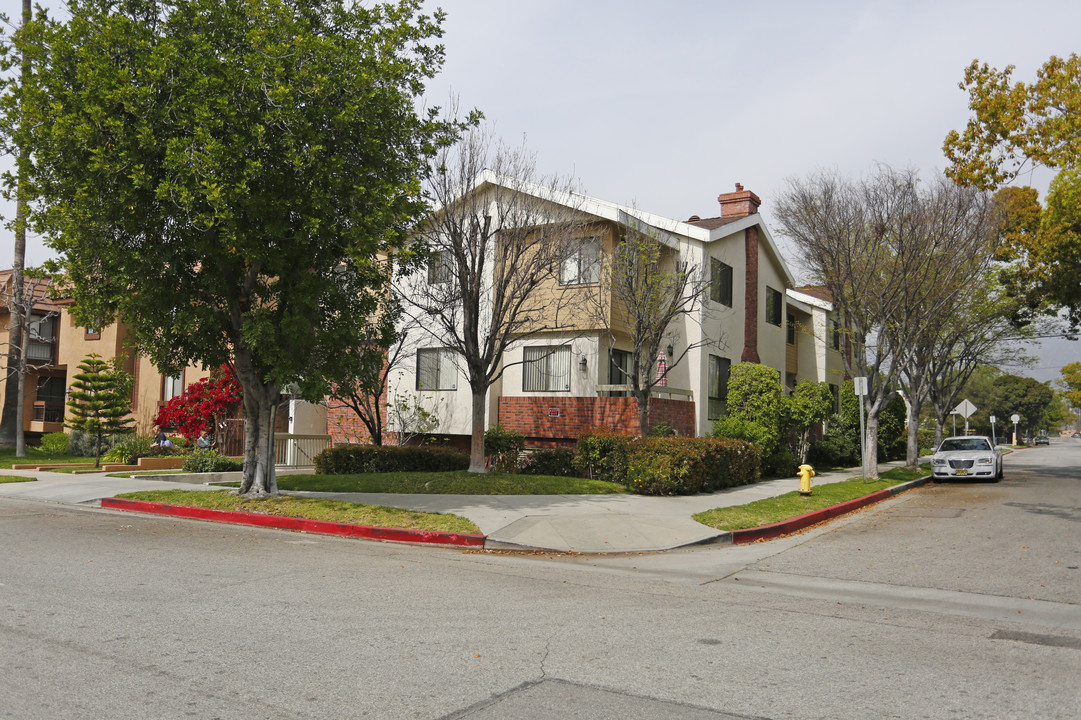 601 W Lexington Dr in Glendale, CA - Building Photo