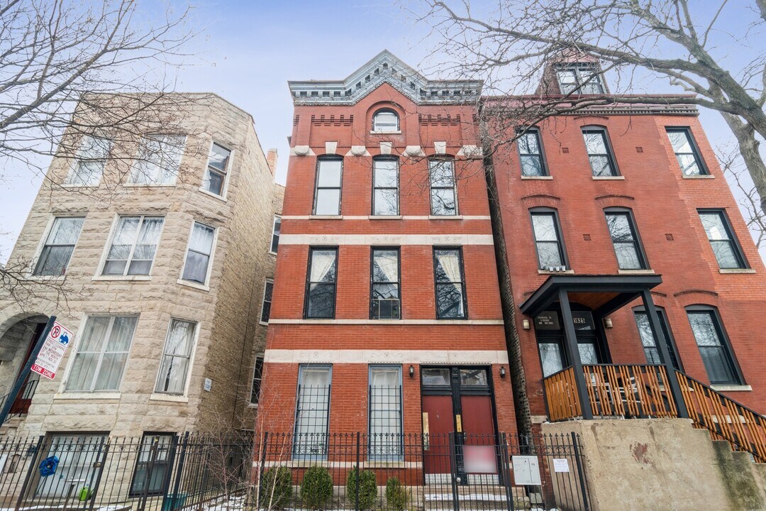 1823 W Thomas St in Chicago, IL - Building Photo