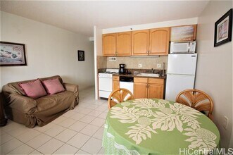 364 Seaside Ave in Honolulu, HI - Building Photo - Building Photo