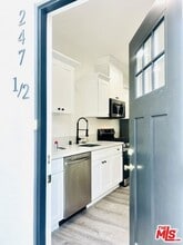 247 S Catalina Ave in Pasadena, CA - Foto de edificio - Building Photo