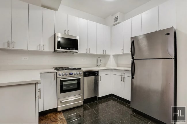 WEST 22 STREET, Unit 7H in New York, NY - Building Photo - Building Photo